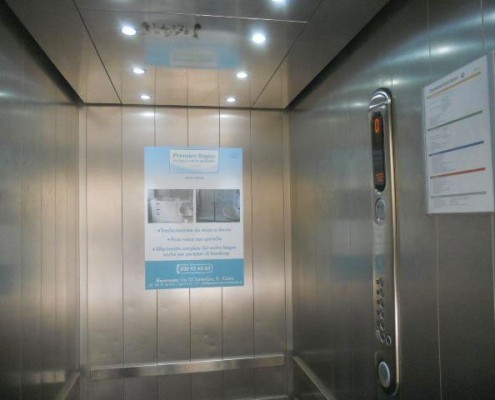 vasca da bagno con porta